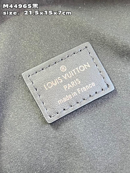 Franco Shops - Louis Vuittons  - 15476