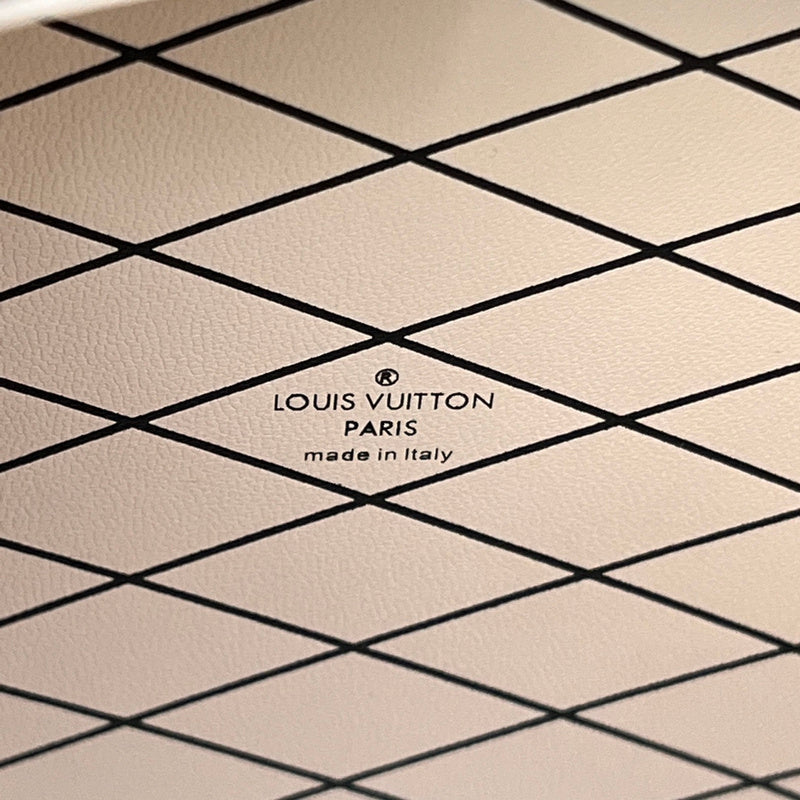Franco Shops - Louis Vuittons  - 15836
