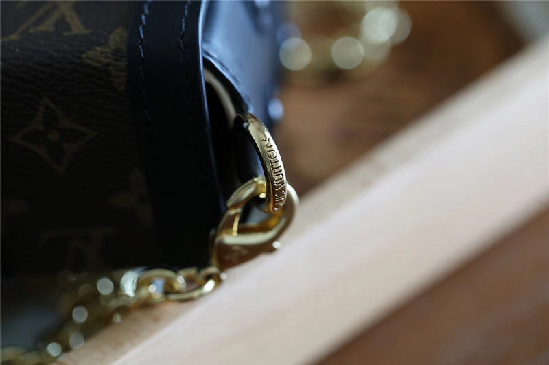 Franco Shops - Louis Vuittons  - 9322