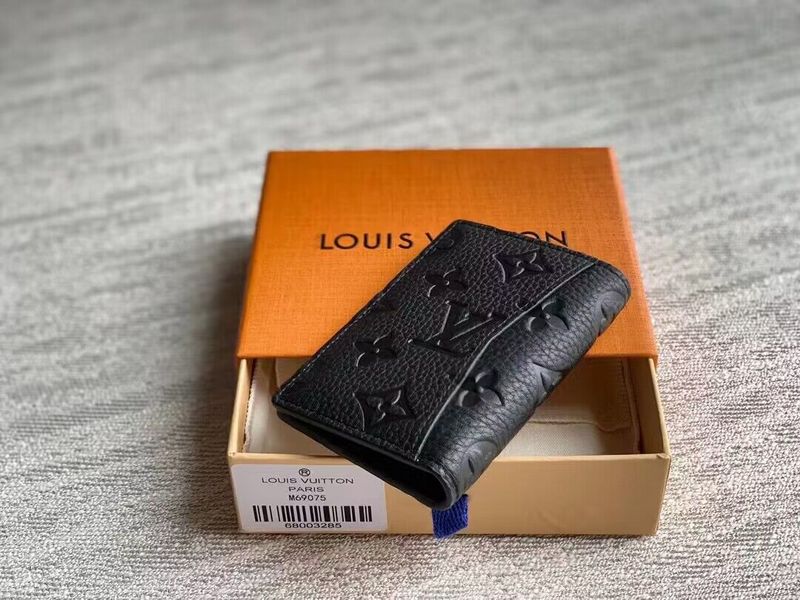Franco Shops - Louis Vuittons  - 15761