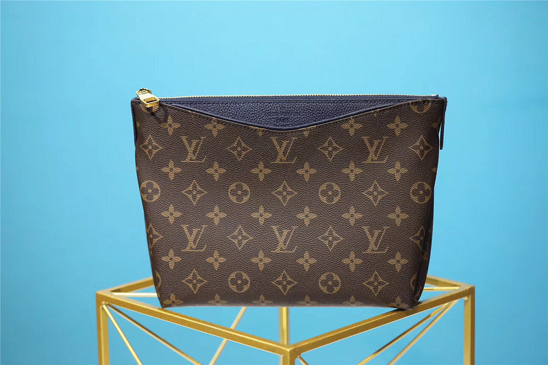 The Franco Shops - Louis Vuittons  - 8000