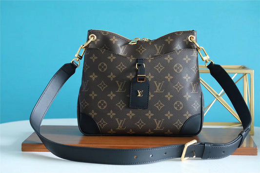 The Franco Shops - Louis Vuittons  - 7732