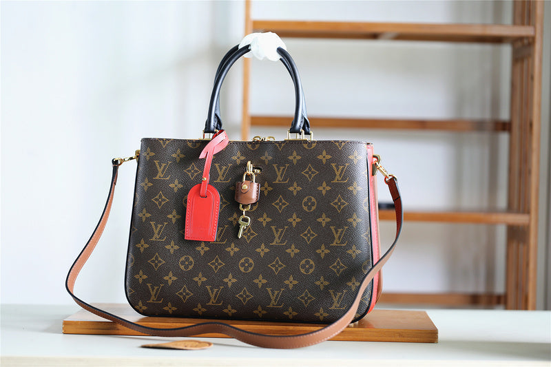 The Franco Shops - Louis Vuittons  - 7957