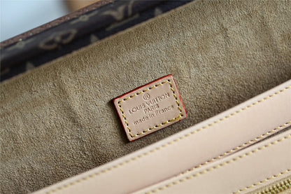 Franco Shops - Louis Vuittons  - 9520