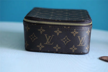 Franco Shops - Louis Vuittons  - 9329