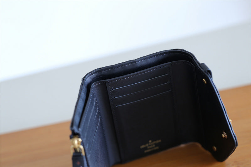 Franco Shops - Louis Vuittons  - 9359