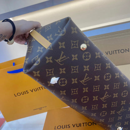 Franco Shops - Louis Vuittons  - 15070