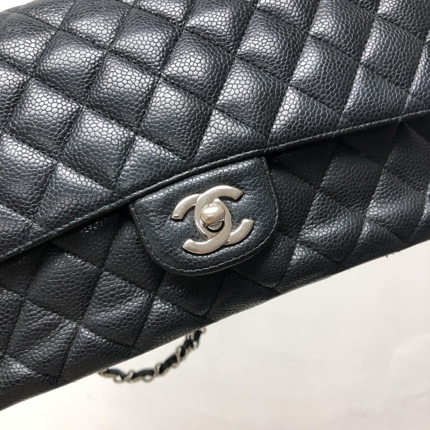 Classic Double Flap Caviar M/L in Black SHW