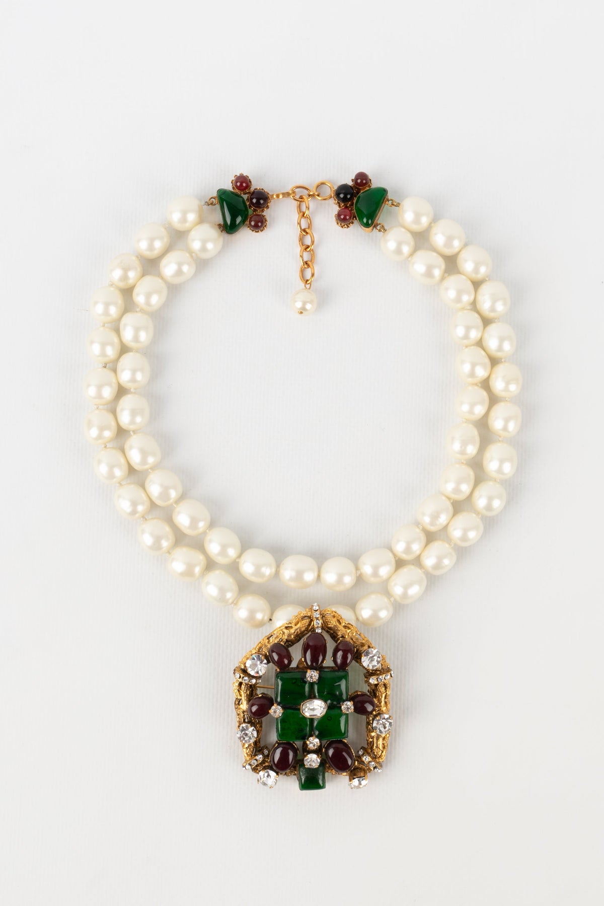 Collier en pâte de verre Chanel