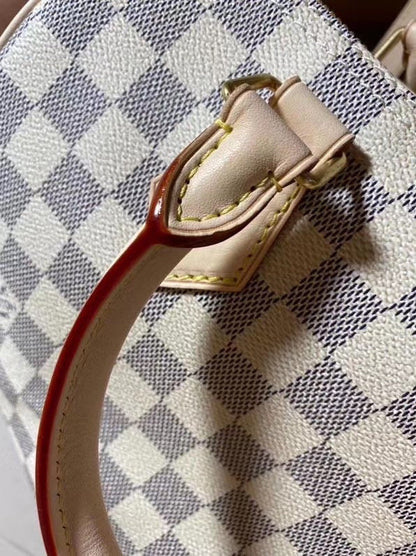 Franco Shops - Louis Vuittons  - 9478