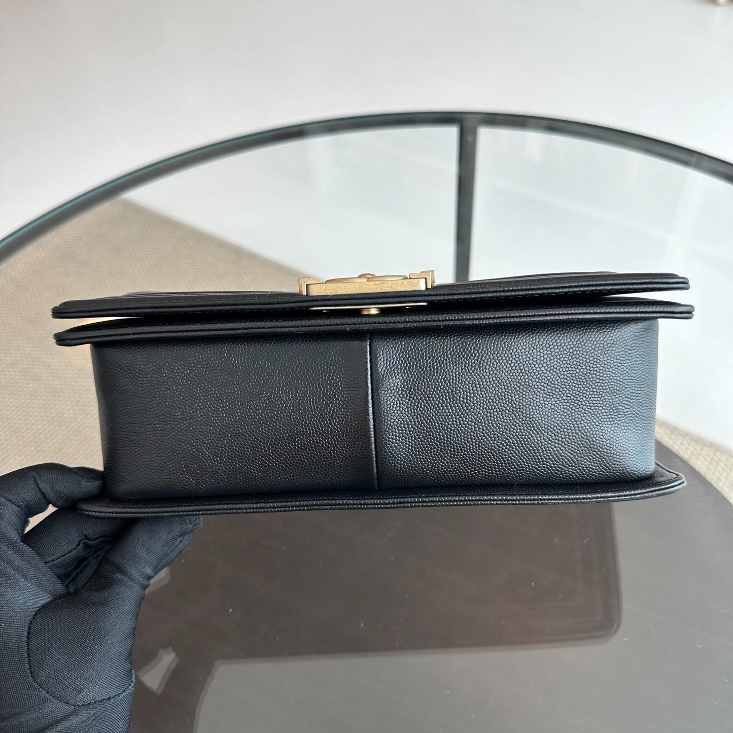 *Full Set, Caviar, Like New, Receipt* Boy Caviar Old Medium 25cm Quilted Leboy Black GHW No 25