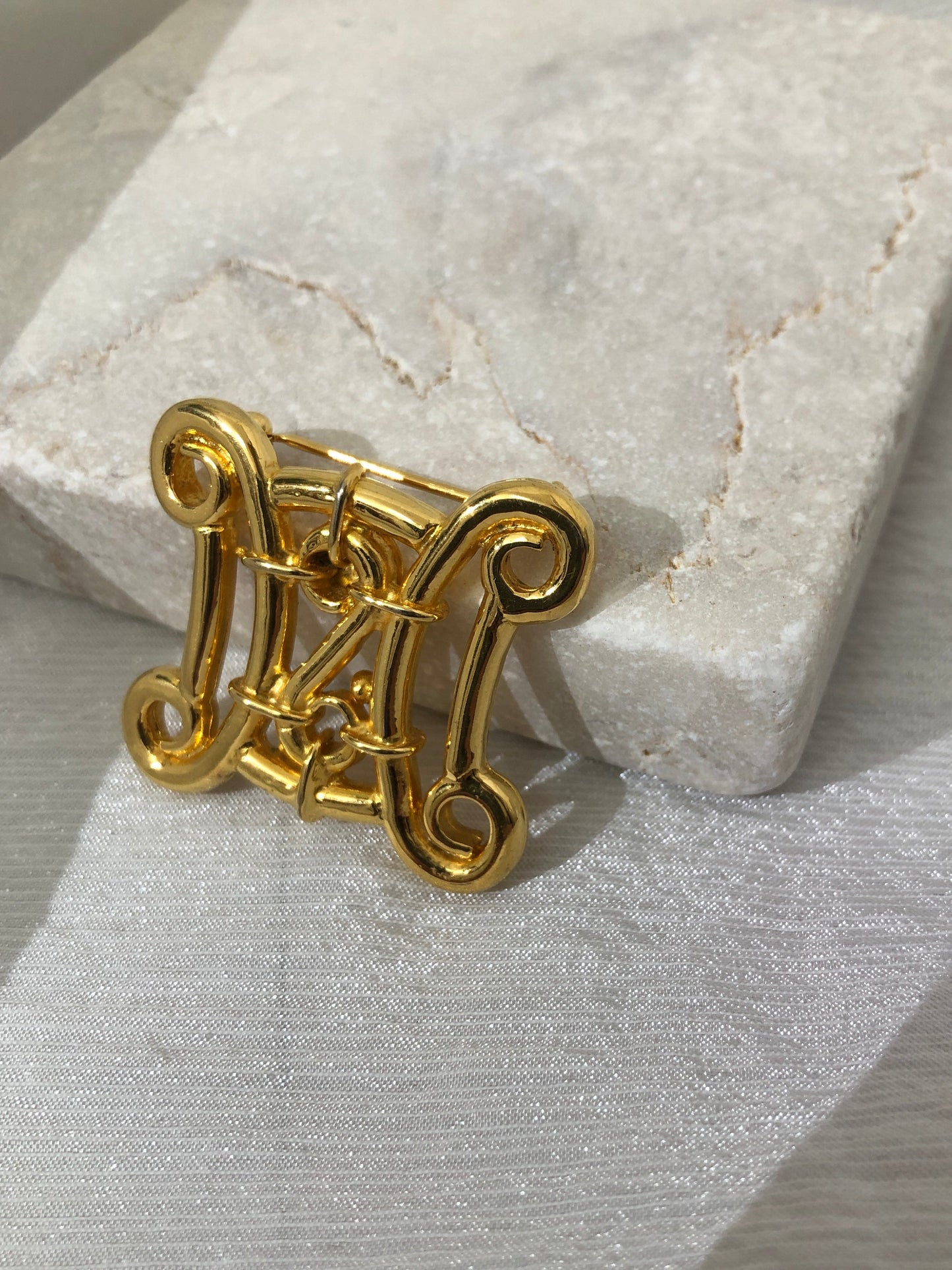 CELINE Triomphe Brooch Gold Vintage gujds6