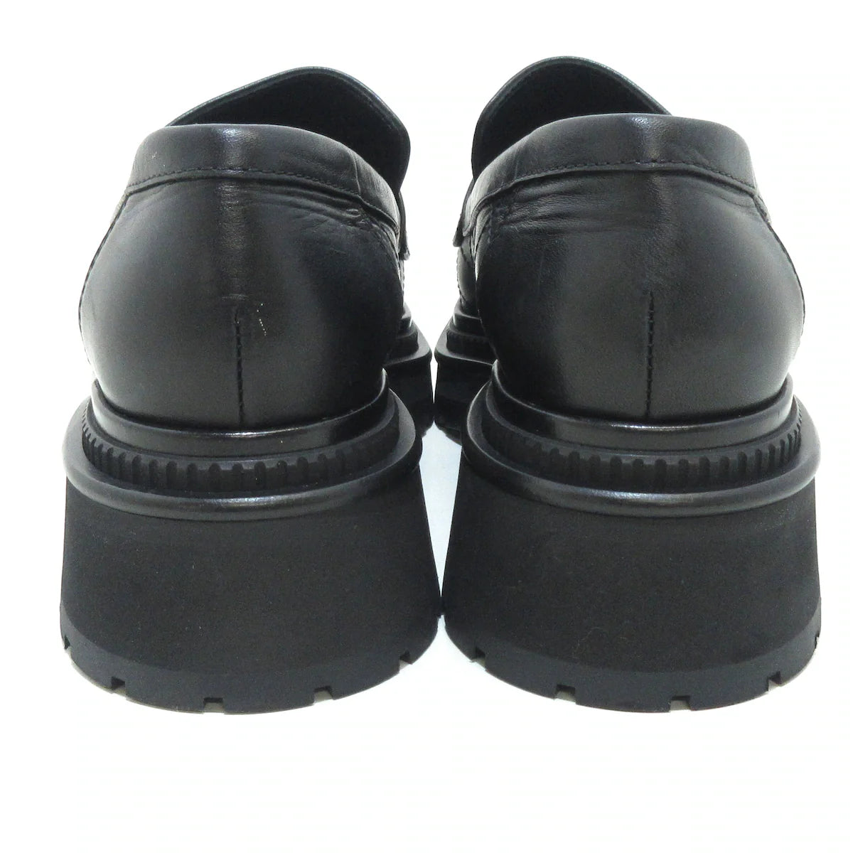 Chanel Black cc loafers, size 38,5