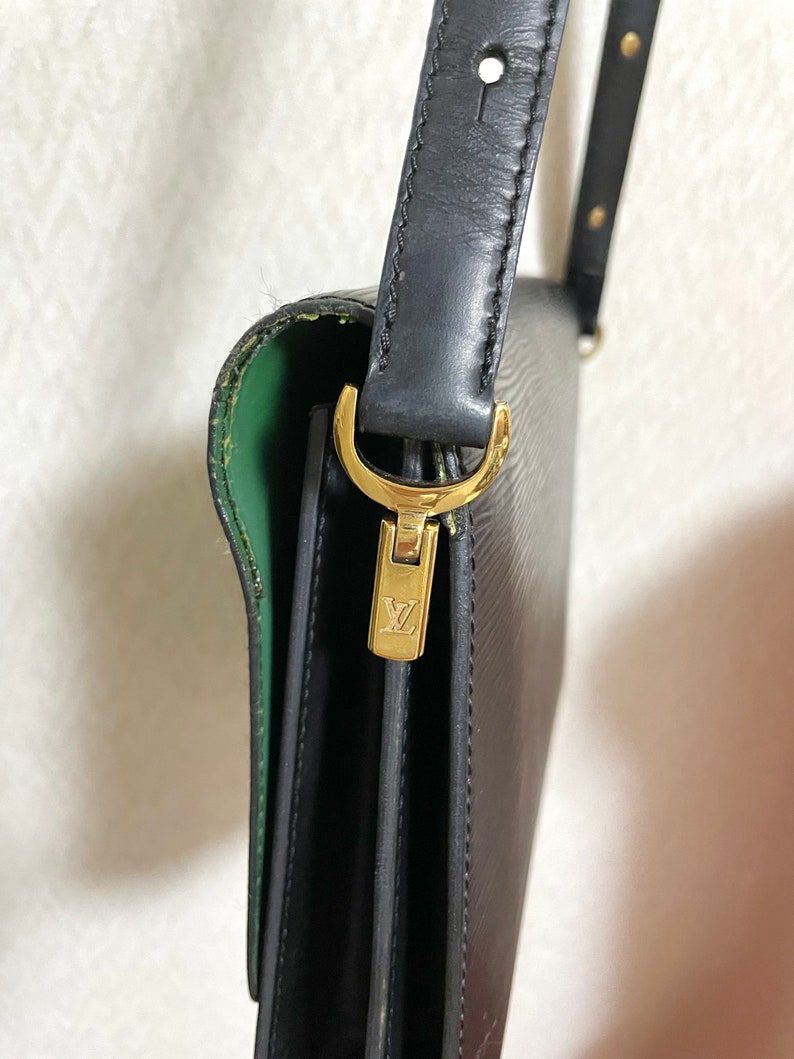 LOUIS VUITTON Vintage rare black epi mod shoulder bag with green bullseye