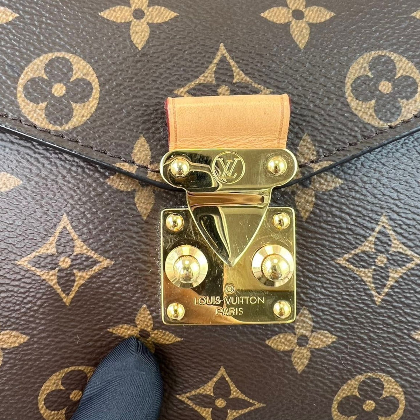 Louis-Vuitton Monogram Classic Pochette Métis GHW