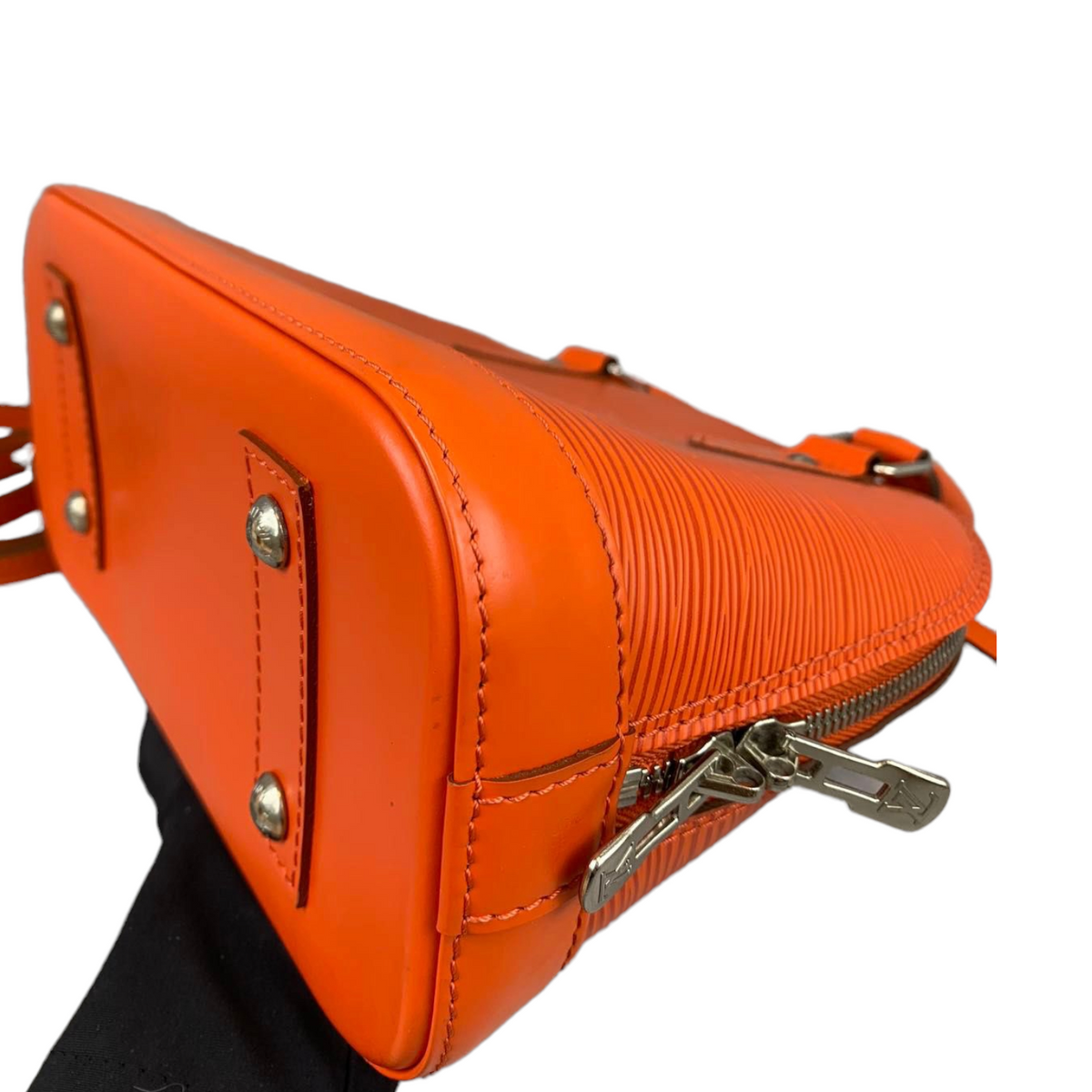 Louis-Vuitton Alma BB Epi Orange SHW
