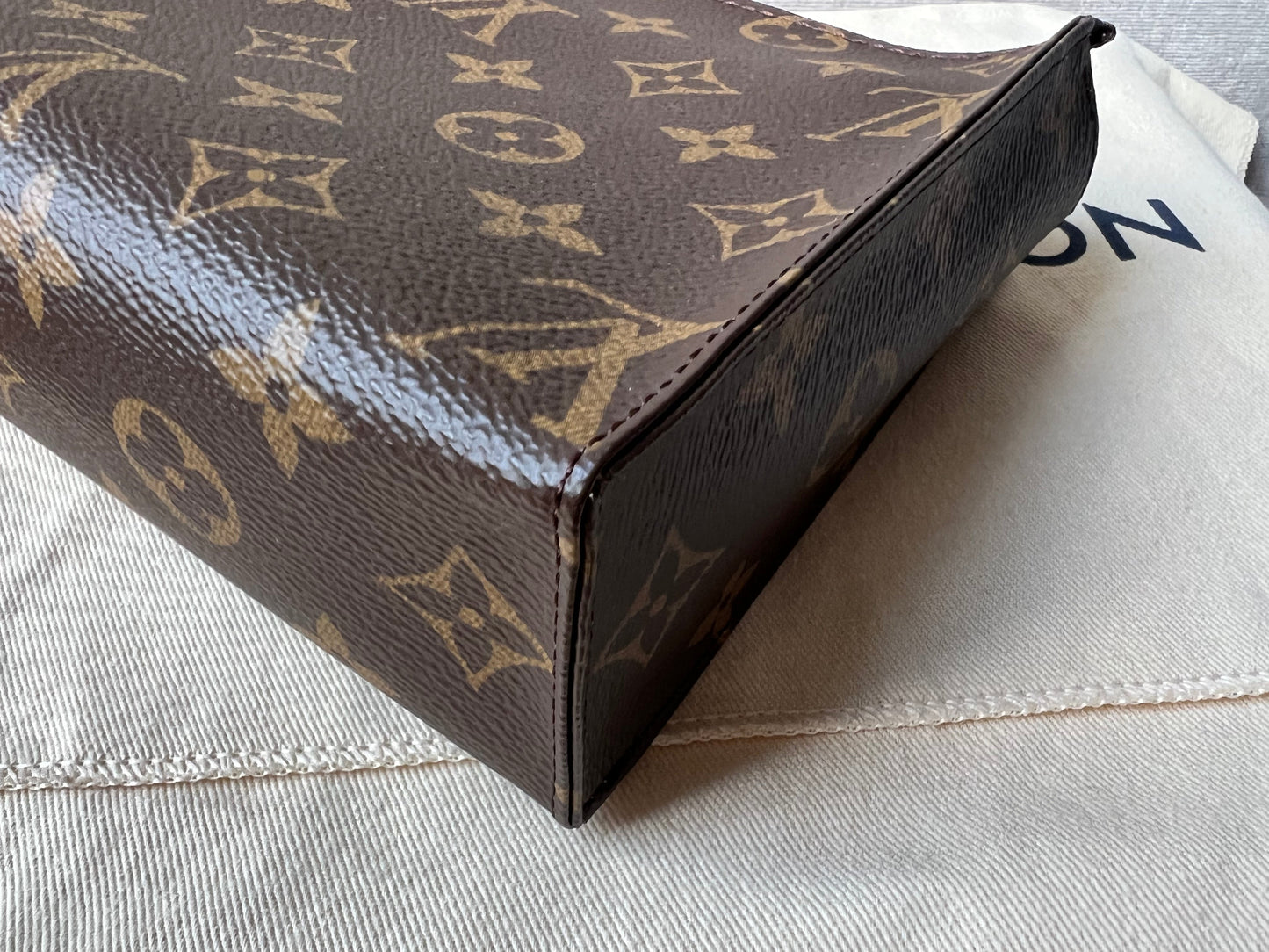 Louis Vuitton Toiletry Pouch 19 Monogram