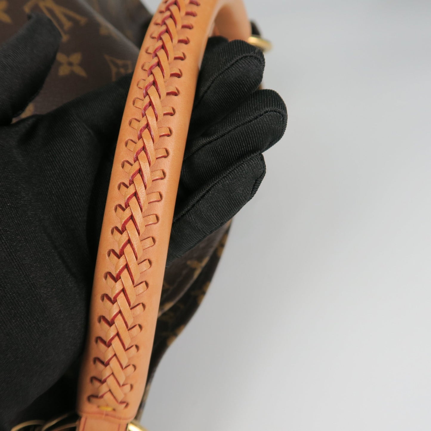 Louis-Vuitton Monogram Artsy MM