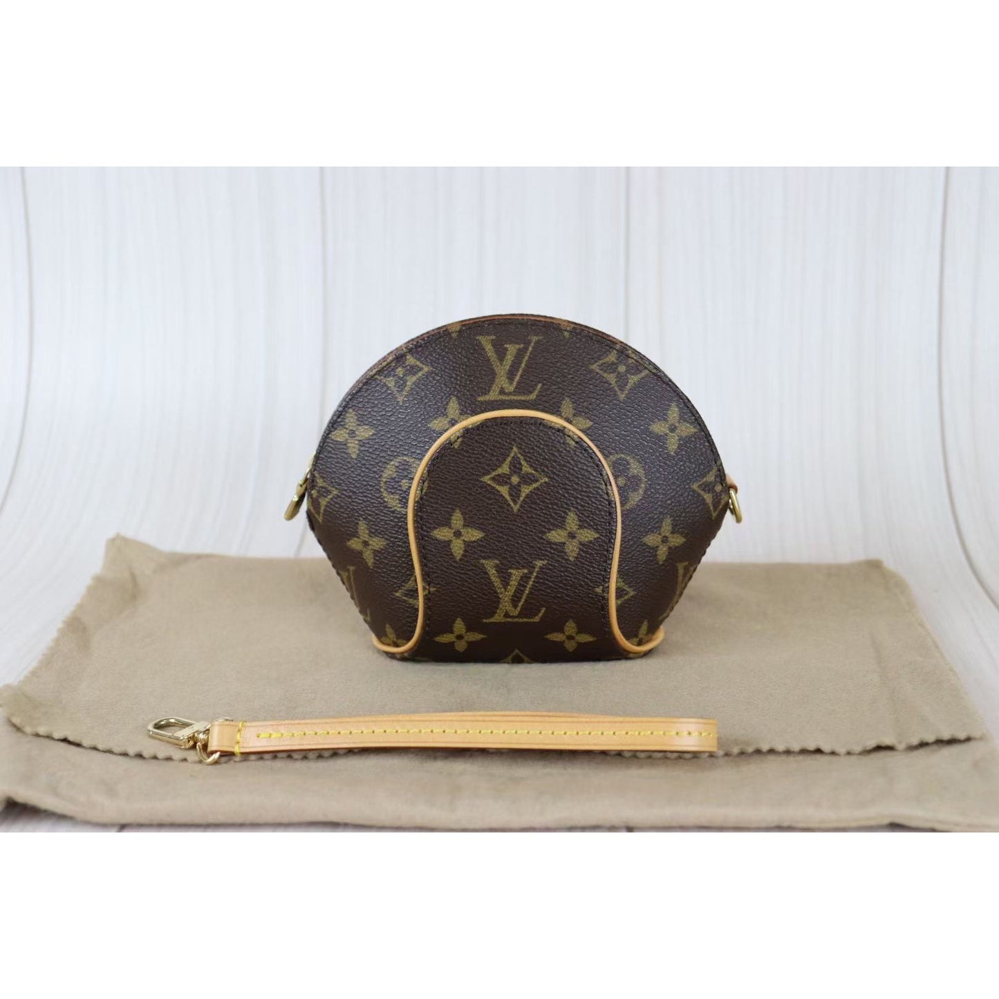 Rank A ｜ LV Monogram Mini Ellipse ｜083009