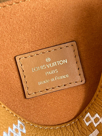 Louis Vuitton Pochette Metis Bag