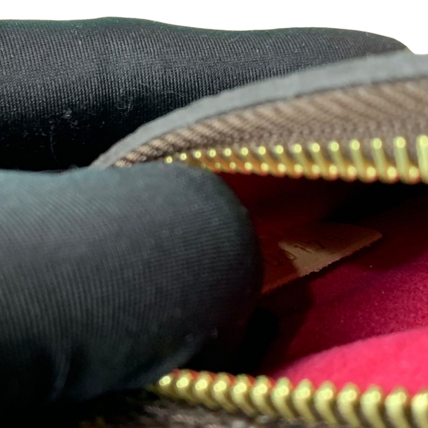 Louis-Vuitton Pochette Metis Monogram Love Lock GHW