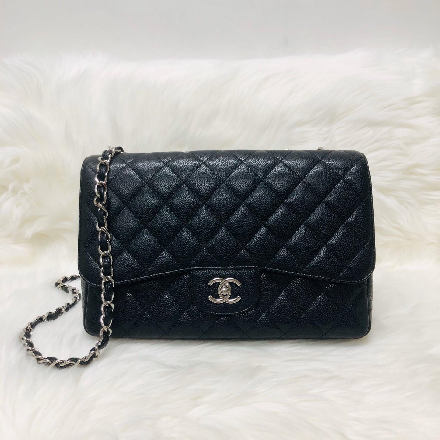 Single Flap Classic Jumbo in Black Caviar with SHW