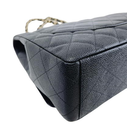 Classic Single Flap Maxi Caviar Black GHW