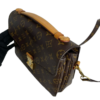 Louis-Vuitton Pochette Metis Leather Monogram GHW
