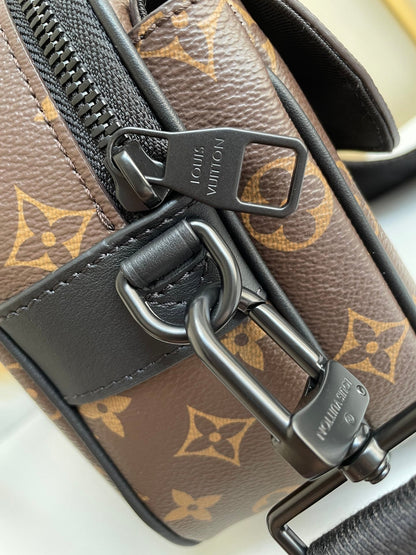 Louis Vuitton S Lock Messenger Bag