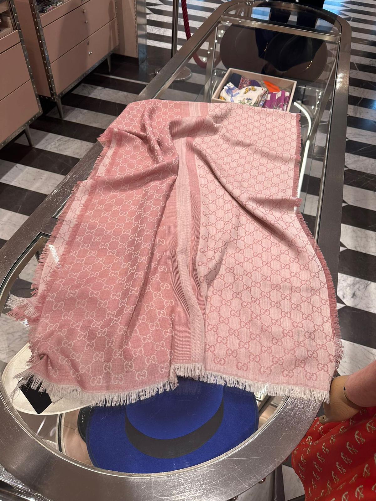 PreOrder Gucci long scarf