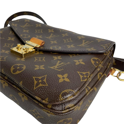 Louis-Vuitton Pochette Metis Leather Monogram GHW