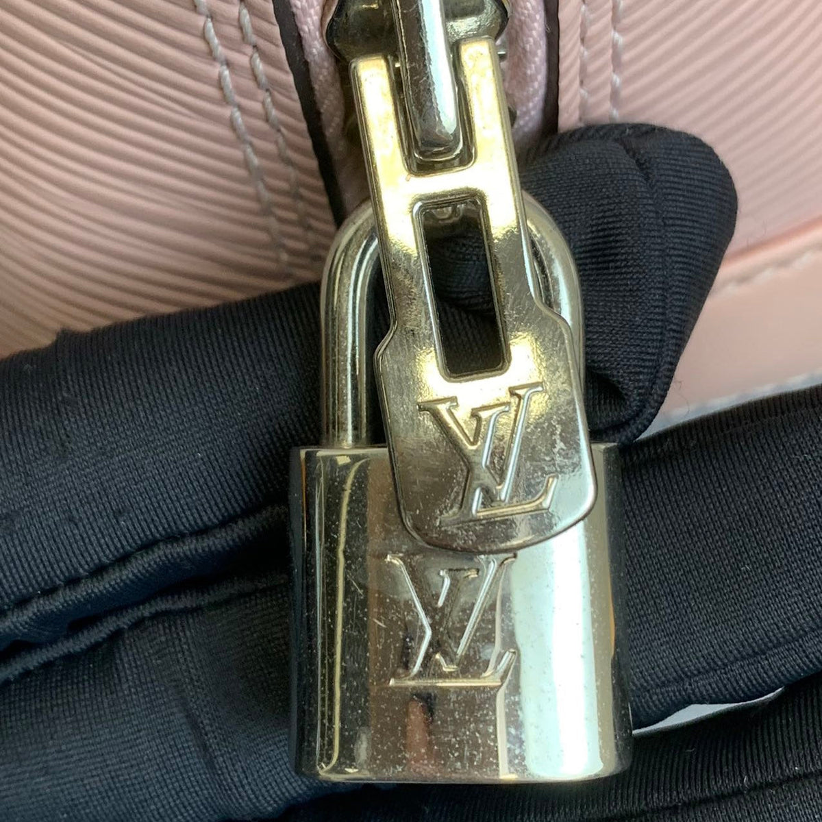 Louis-Vuitton Alma BB Epi Pink SHW