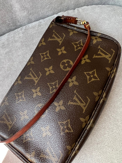 Louis Vuitton Vintage Pochette Accessoires Monogram