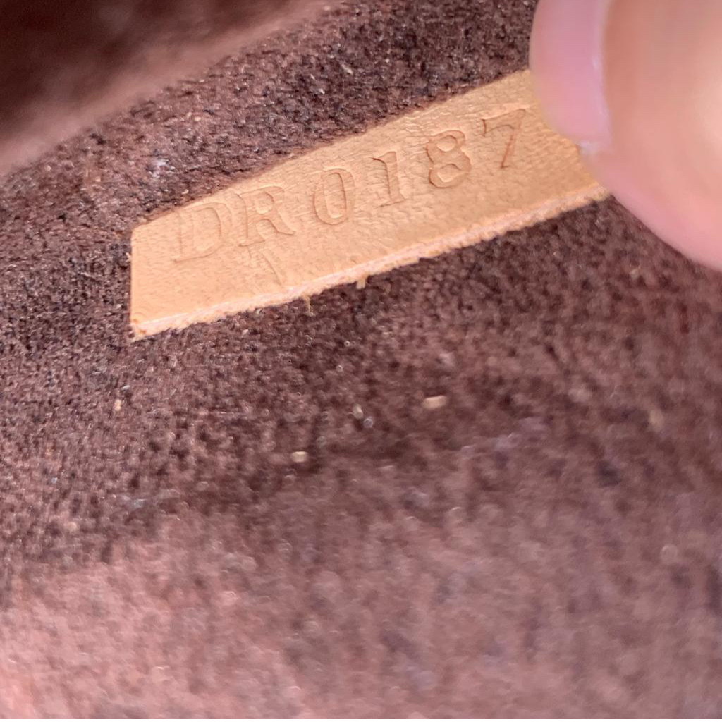 Louis-Vuitton Pochette Metis Leather Monogram GHW