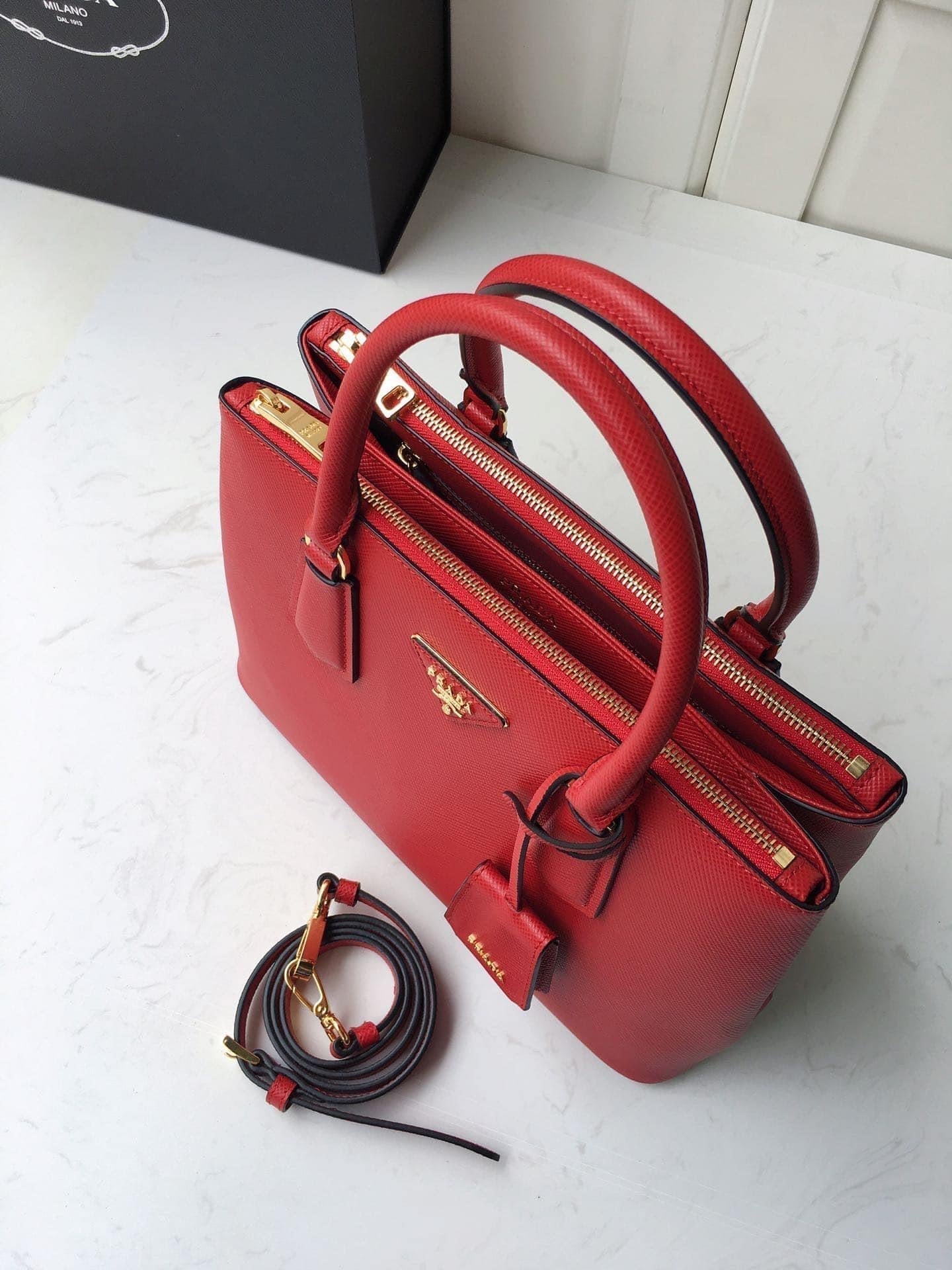 Prada Galleria Saffiano leather Medium  Bag