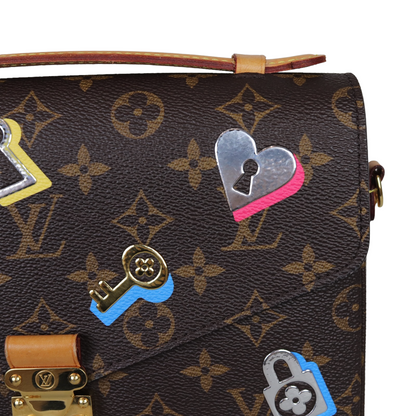Louis-Vuitton Pochette Metis Monogram Love Lock GHW