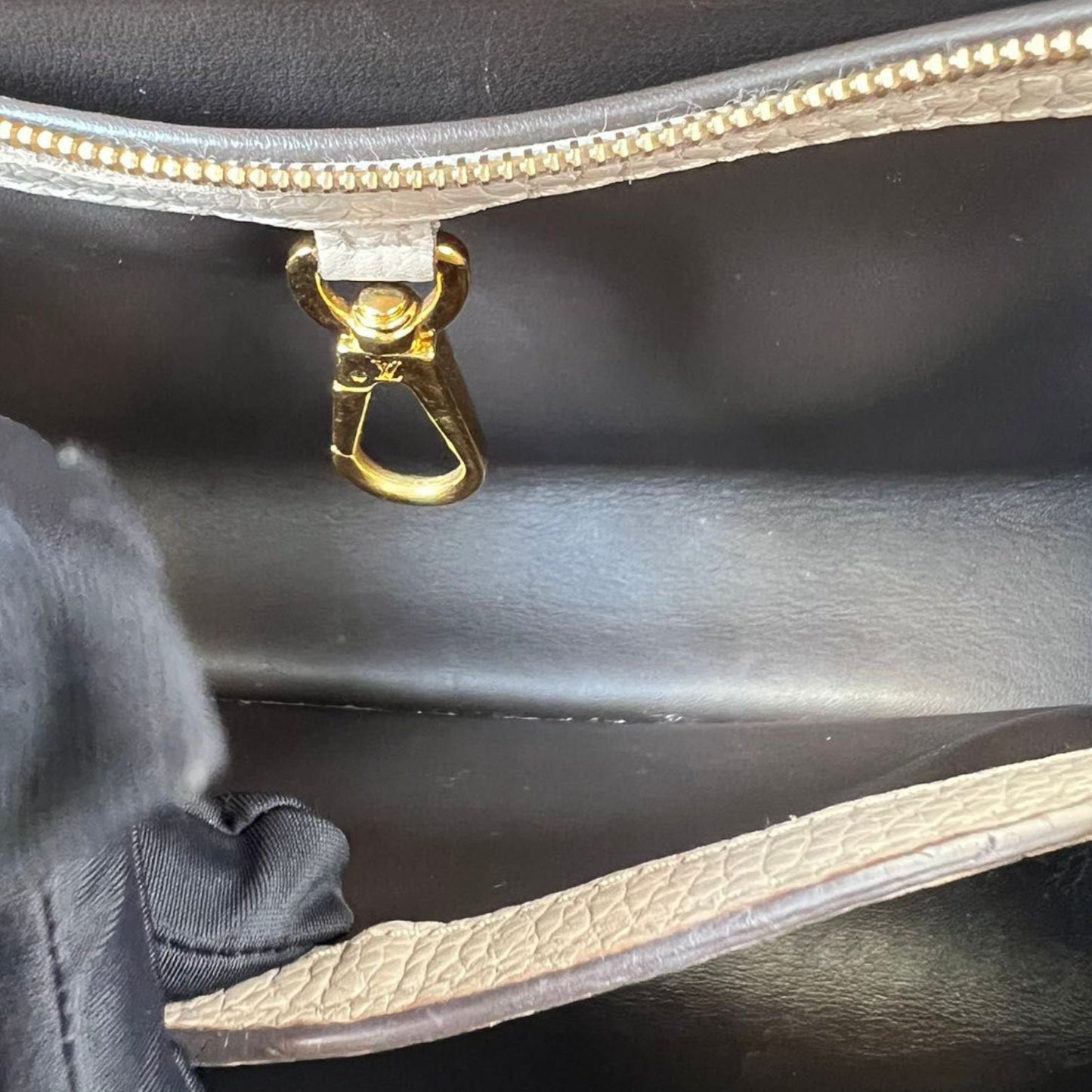 Louis-Vuitton Capucines BB GHW