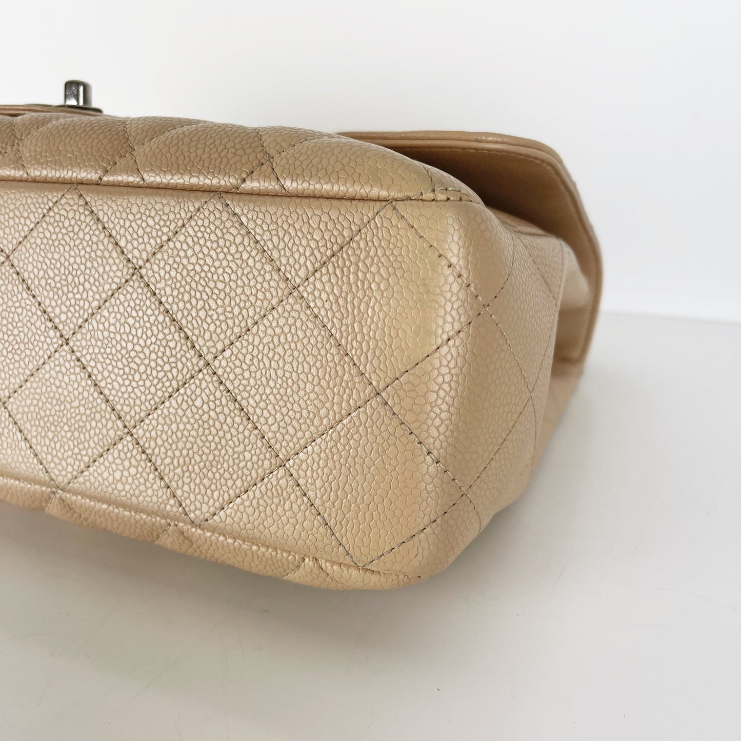 Single Flap Jumbo in Beige Caviar with SHW