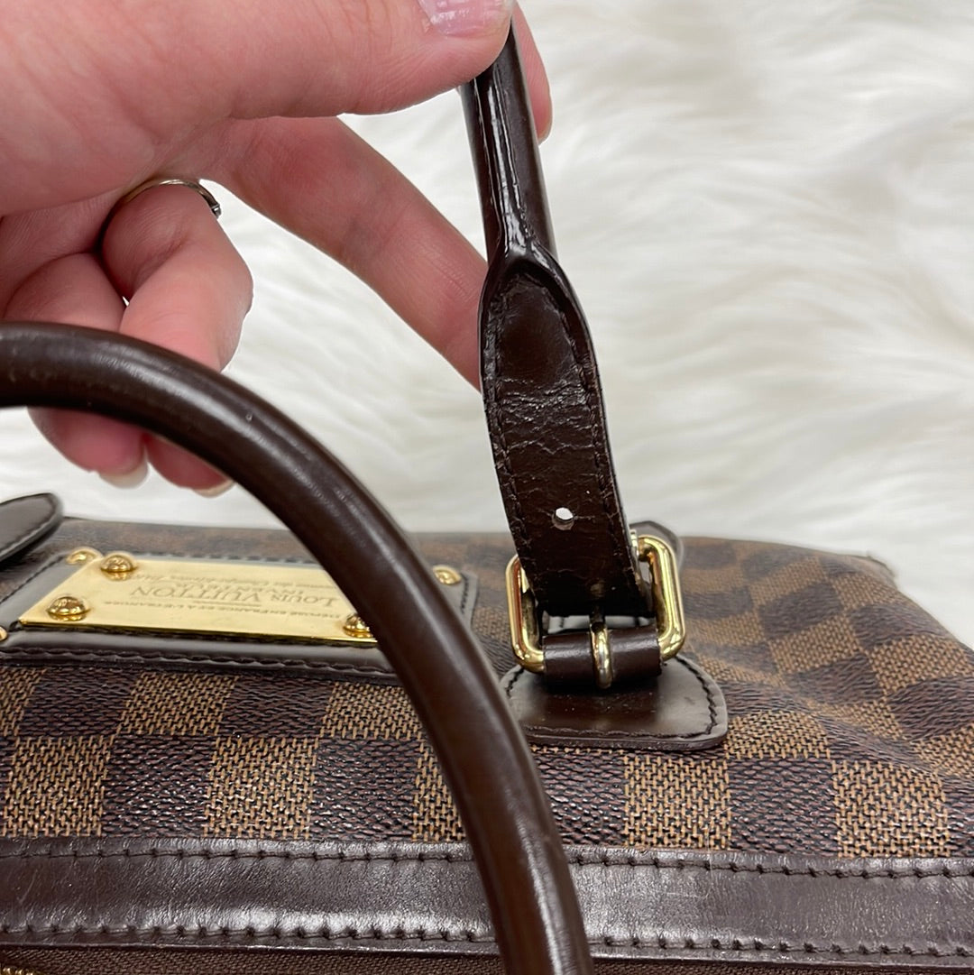 Handbag Luxury Designer By Louis Vuitton  Size: Medium