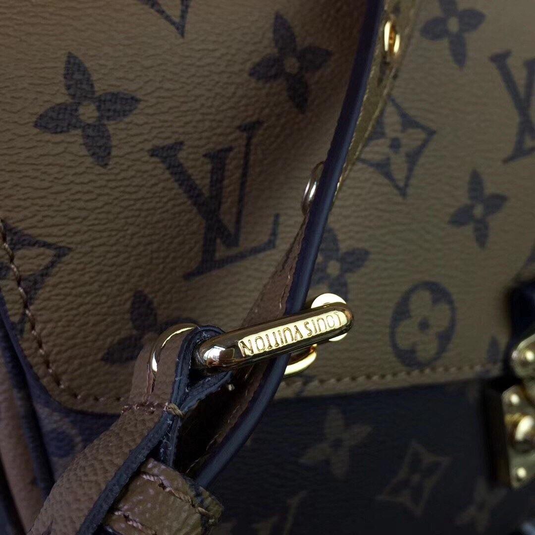 Louis Vuitton Pochette Metis Bag