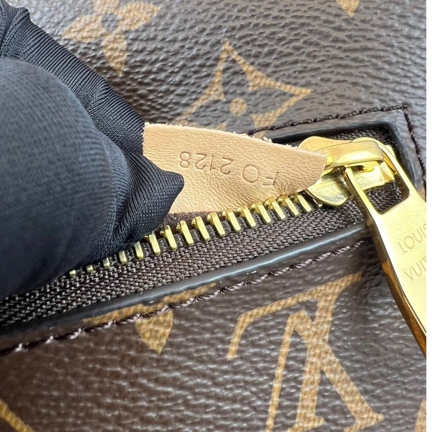 Louis-Vuitton Monogram Classic Pochette Métis GHW