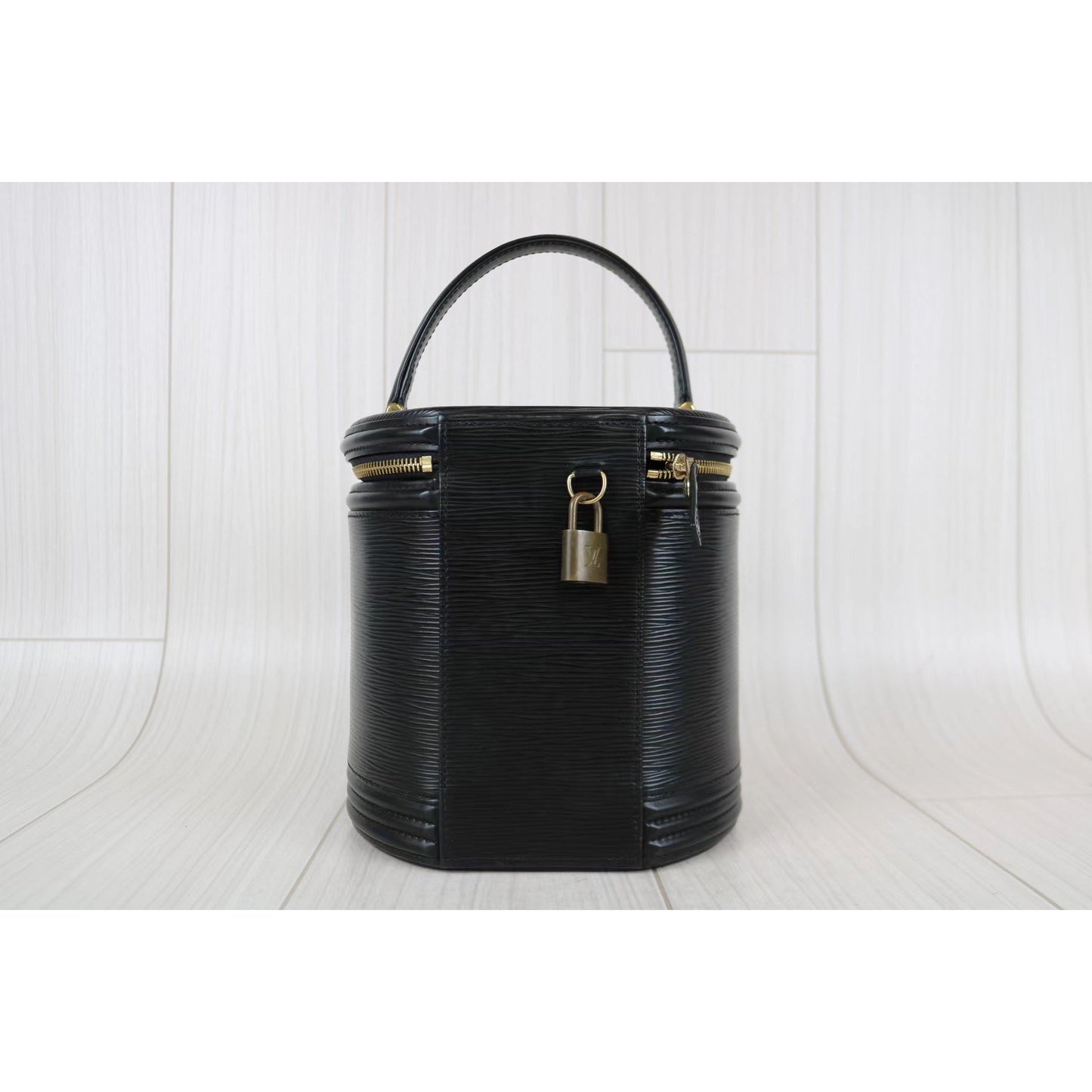 Rank A ｜ LV Epi Handbag ｜032901