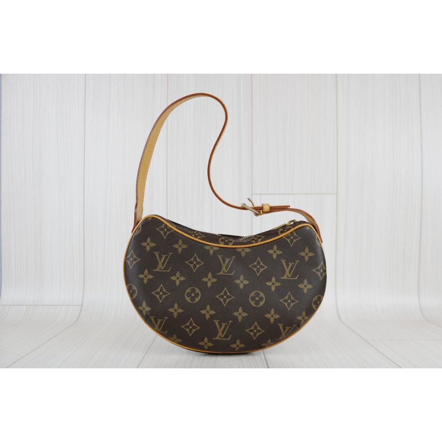 Rank A ｜LV Monogram Pochette Croissant Shoulder Bag｜052402