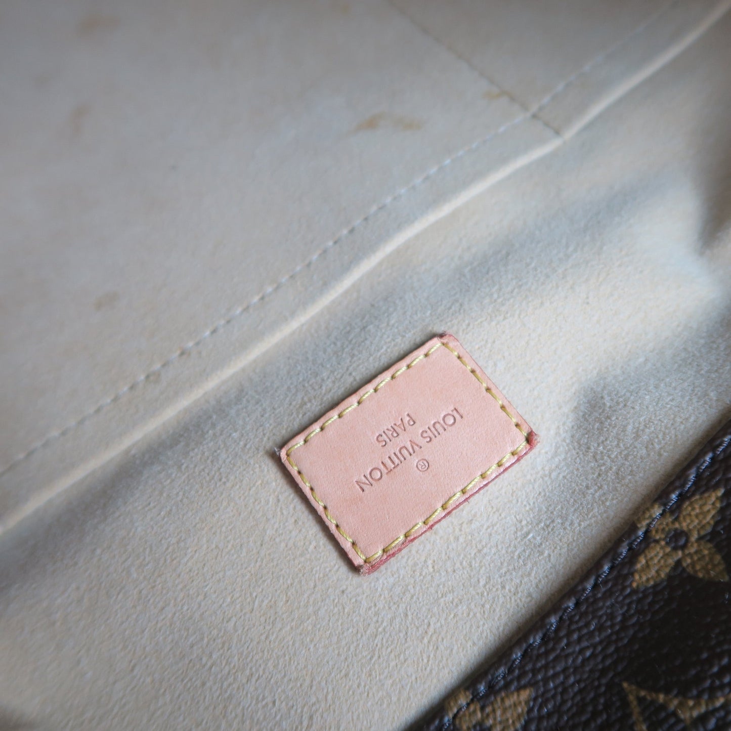 Louis-Vuitton Monogram Artsy MM