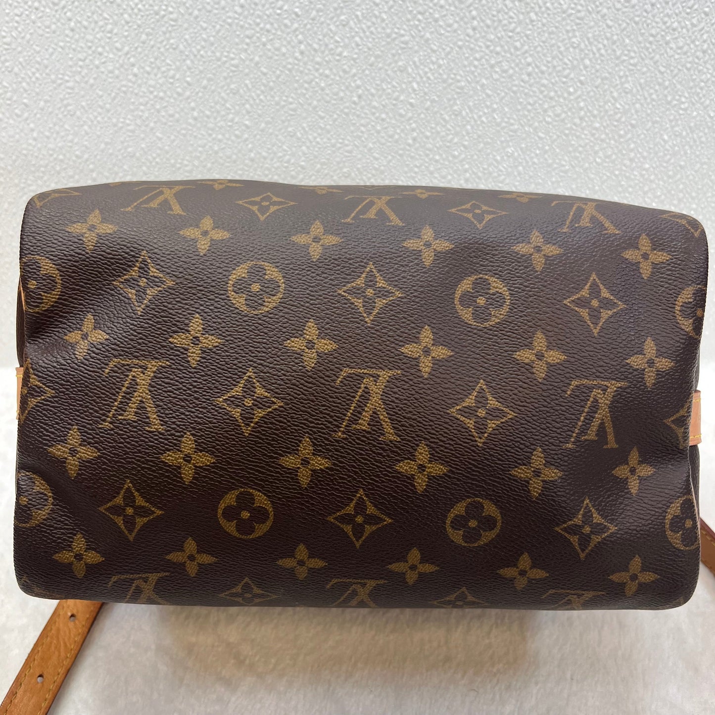 Handbag Designer By Louis Vuitton  Size: Medium