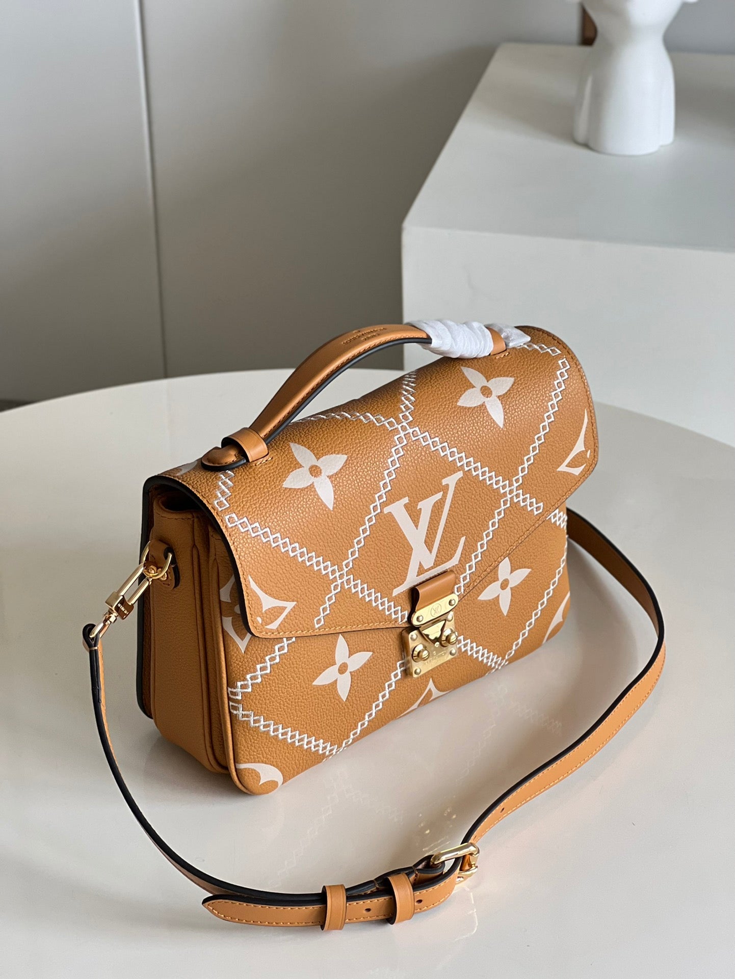 Louis Vuitton Pochette Metis Bag