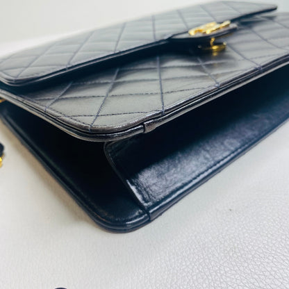 CHANEL Vintage Black Quilted Lambskin Leather Medium Single Chain Flap Bag in NEW CONDITION