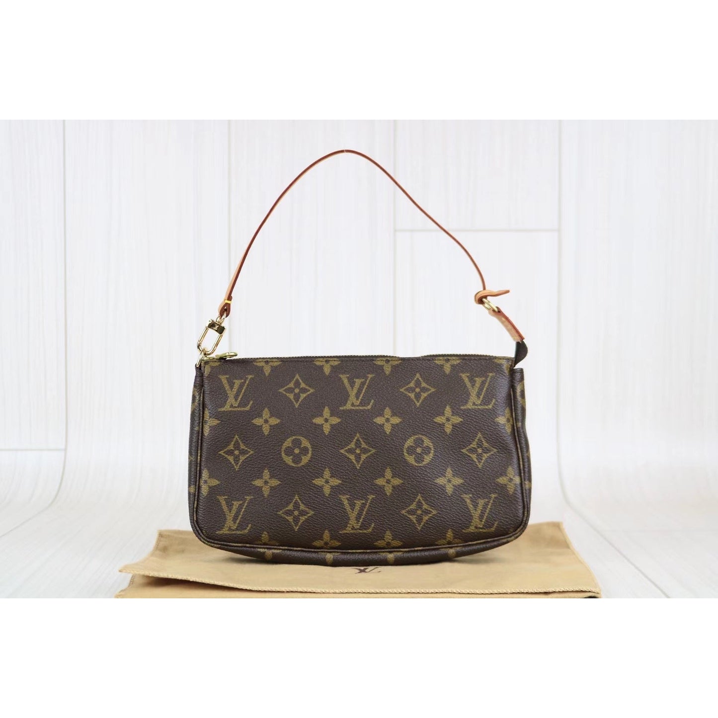 Rank A ｜ LV Monogram Pochette Accessoires ｜063008