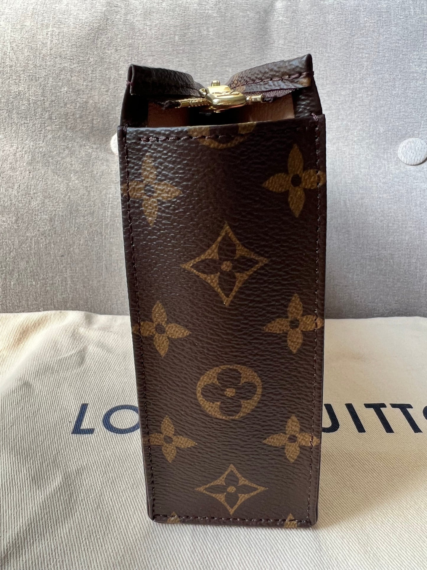 Louis Vuitton Toiletry Pouch 19 Monogram