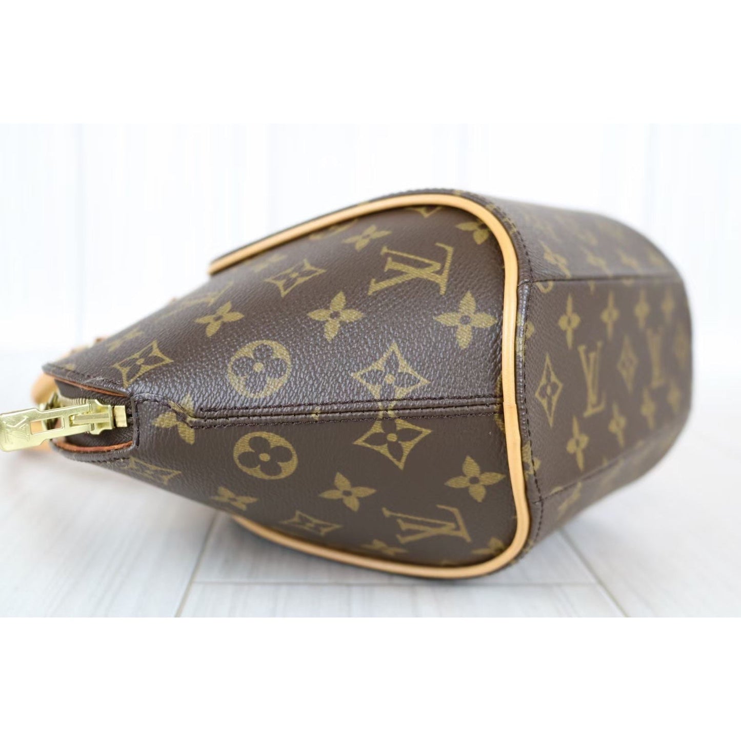 Rank SA ｜ LV Monogram Ellipse PM ｜041108